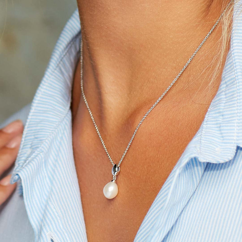 Pebble Pearl Necklace